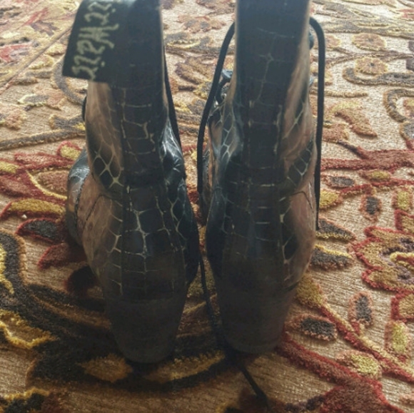 Doc Martens Black Silver 7 eye Heeled Boots - Picture 7 of 10